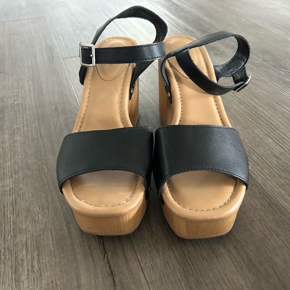 Women’s Universal Thread Clog Sandals - Picture 2 of 6